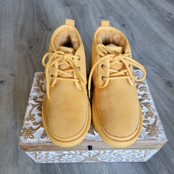 UGG Neumel Boot - Picture 3 of 8